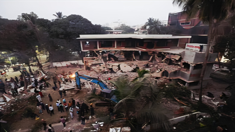 ধানমন্ডি ৩২ নম্বরে ফুল দিতে গিয়ে ৪ জন গ্রেপ্তার, সন্ত্রাসবির