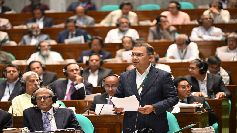 দেশে আজ থেকে আবারও কাঙ্ক্ষিত সংসদীয় গণতন্ত্রের যাত্রা শুরু 